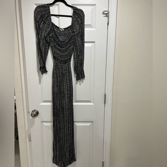 Promesa Dresses & Skirts - LONG SLEEVE OPEN BACK MAXI DRESS